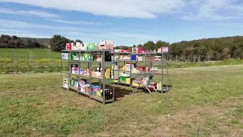 Un &#34;supermercat al mig del camp&#34;, que simbolitza la relació dels productes amb el seu origen - Marc Talavera