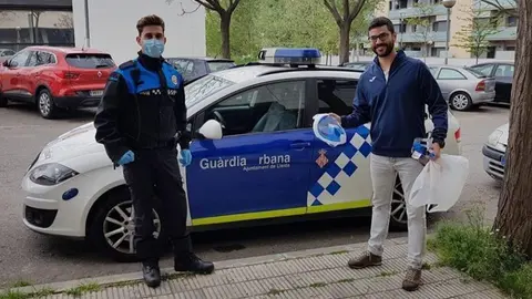 La Guàrdia Urbana de Lleida recull mascaretes de busseigs