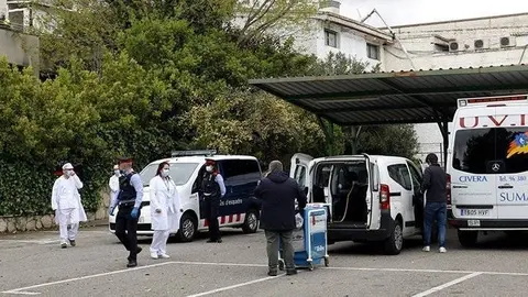 Trasllat de material sanitari a l'Hotel del Nastasi
