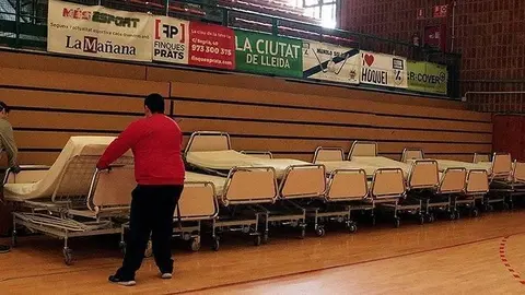 Trasllat de llits articulats al pavelló Onze de Setembre de Lleida