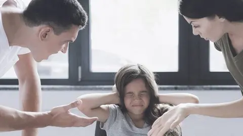 familia enfadada-portada