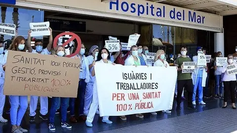 'Sanitàries en lluita' davant de l'Hospital del Mar