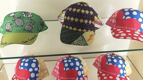Les gorres de les diferents camoanyes Posa't la Gorra de l'AFANOC