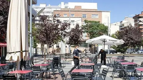 Terrassa d'una cafeteria de la plaça Ricard Vinyes de Lleida