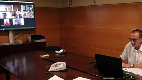 Miquel Pueyo, durant la reunió telemàtica amb altres alcaldes de ciutats de l&#39;Estat