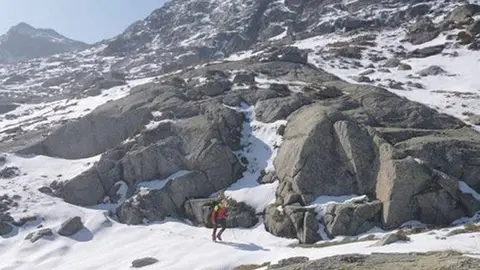 Pla obert on es pot veure una imatge captada des de l'helicòpter de la recerca d'una parella de joves desapareguts al Parc Nacional d'Aigüestortes i Estany de Sant Maurici, el 30 de setembre de 2020. (Horitzontal)