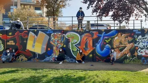 El mural artístic dirigit per l&#39;artista local David Artal a la Bordeta -  Ajuntament de Lleida