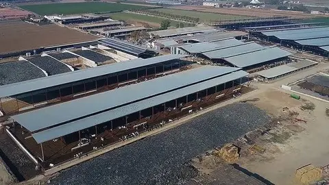 Imatge de les instal·lacions de la granja Torre Santamaria @Torresantamaria
