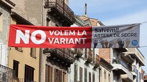 Pancarta 'No volem la variant' a Artesa de Segre @Novolemlavariant