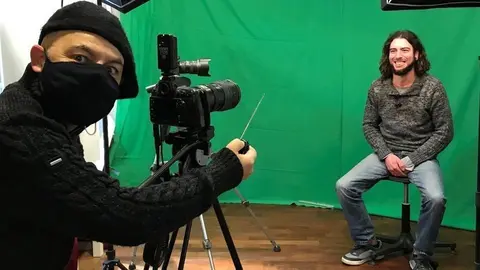 El fotògraf Jaume Solé i una de les persones participants al projecte retra(t)acció @ajtàrrega