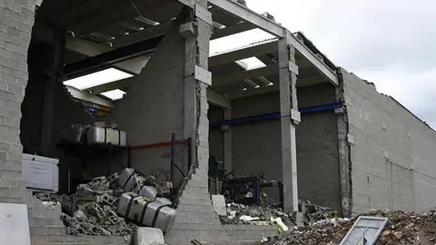 Afectació al mur d'una empresa a Tàrrega @RàdioTàrrega