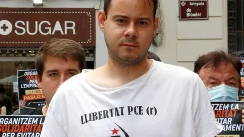 El raper lleidatà Pablo Rivadulla, conegut artísticament com a Pablo Hasel, després d'una roda de premsa a Lleida - Laura Cortés