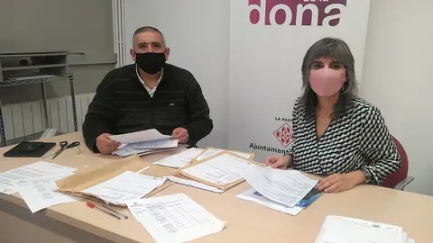 La tinent d'alcalde i el coordinador del CDP donant el tret de sortida al certamen