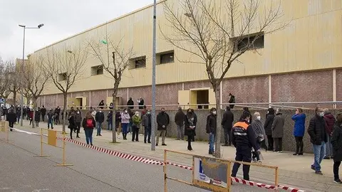 Les cues per votar en el Pavelló Firal de Mollerussa @EstherBarta