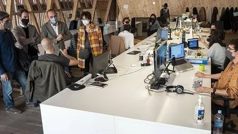 Visita de l'alcalde Miquel Pueyo i membres de la corporació a La Casa de Fusta @Paeria