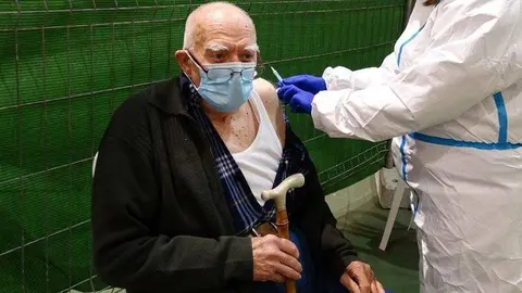 Arxiu, vacunació a majors de 80 anys @Territoriscat