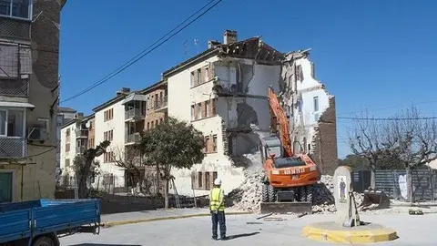 Enderroc del primer bloc d'habitatges del grup Sant Isidori de Mollerussa @Territoriscat