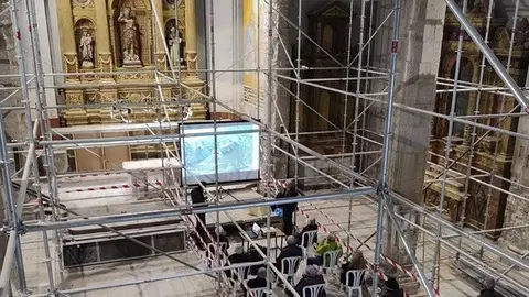 Els participants en les vistes guiades a l'església del Palau d'Anglesola @ajpalau