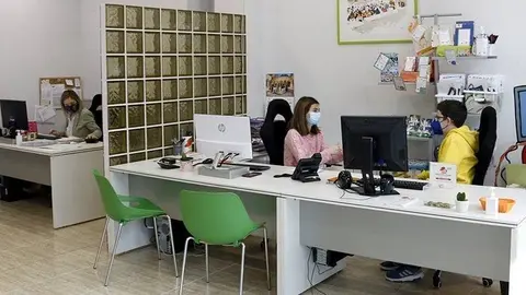 Pau Odina, a la seu de l'Afanoc de Lleida @LauraCortés