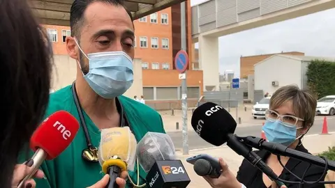 Els Doctors José Luis Morales Arnau, i Jesús Caballero de l'Hospital Arnau de Vilanova @Territoriscat