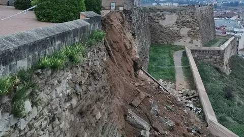 Desprendiment de la muralla del turó de la Seu Vella