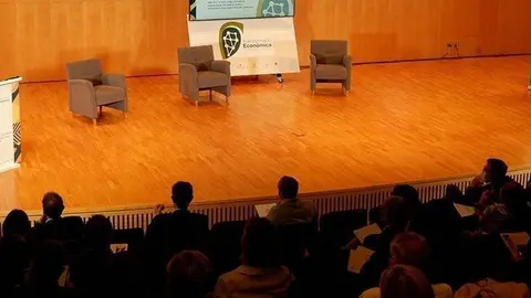 La consellera Teresa Jordà en la presentació de la jornada @Territoriscat
