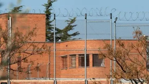 'Polítiques d'una finestra', d'Abel Azcona.