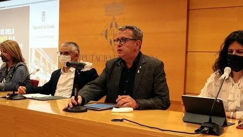 Joan Talarn, Jordi Latorre, i les portaveus Rosa Pujol i Mercè Carulla @SalvadorMiret