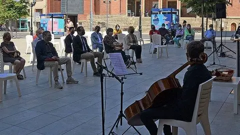 Acte de col·locació de les llambordes Stolpersteine a Mollerussa @AjMollerussa