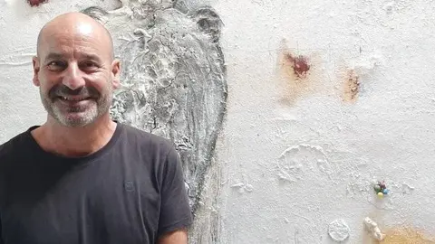L'artista de Ponts Joanpere Massana, proper artista convidat al celler Mas Blanc i Jové.