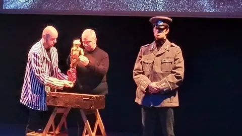 Representació de l'obra teatral 'Ruhe!!' (Silenci)