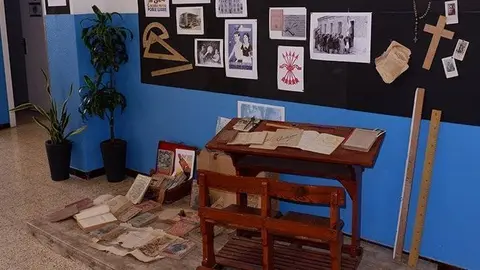 Representació d'una escola de la república a l'INS Terres de Ponent @JosepA.Pérez