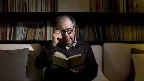 La llibreria 'la irreductible' ret homenatge a Joan Margarit