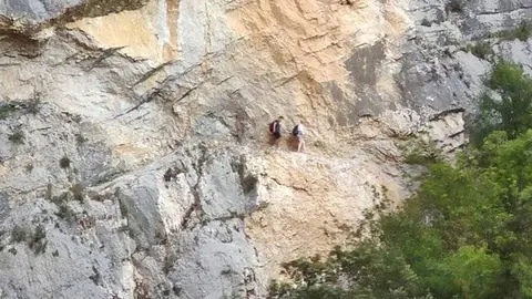Pla obert on es pot veure el despreniment de roques al congost de Mont-rebei