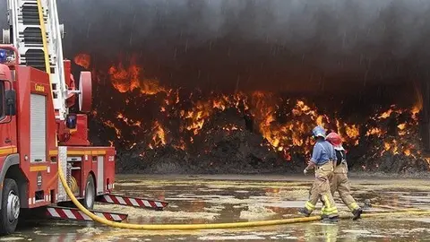 Incendi de farratges al Pla d'Urgell @JosepA.Pérez