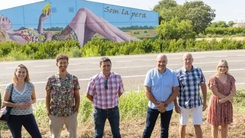 'Som la pera', mural d'Oriol Arumí a Torrelameu.