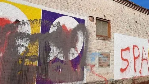Vandalisme als murals del Palau d'Anglesola @AjPalau