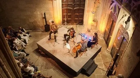 Concert Ars Trio al claustre del Monestir de Santa Maria de Vallbona.