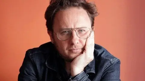 David Carabén, cantant, guitarrista i compositor del grup català Mishima.