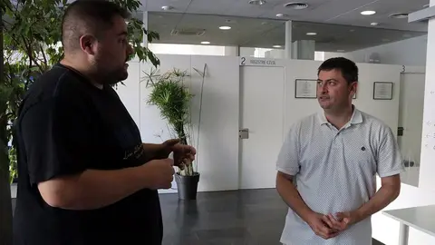 L'alcalde d'Alcarràs, Jordi Janés, amb un dels regidors de Junts @SalvadorMiret