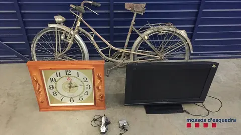 Els objectes robats en una casa de Miralcamp @Mossos