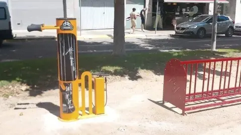 Estació de manteniment i reparació de bicicletes de Rosselló.