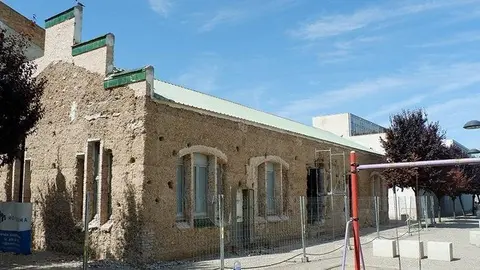 Edifici de les ecoles Velles on s'ubicarà l'Ajuntament @JosepA.Pérez