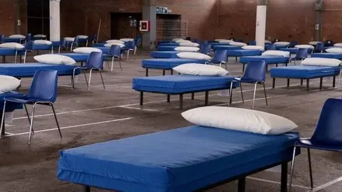 Pavelló 3 de Fira de Lleida amb llits per acollir temporers i sensesostre.