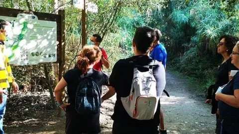 El nou tram recupera el traçat de l'antic camí del riu fins a Corbins