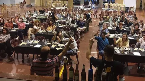 El sommelier Xavier Ayala a la Mostra de formatges del Palau d'Anglesola