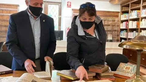 L'IEI recupera llibres dels segles XVIII i XIX.