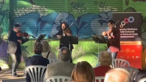 Actuació de L'Orquestra Simfònica Julià Carbonell a la partida de Grenyana.