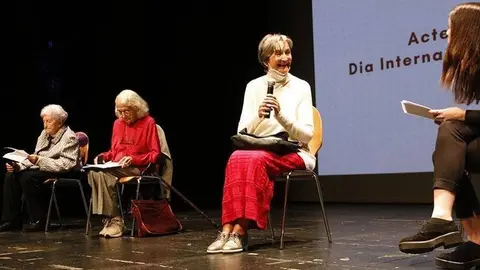 Diàleg entre tres de les dones que formen part de l'exposició 'Dones rurals. Dones de Lleida' ©OriolBosch