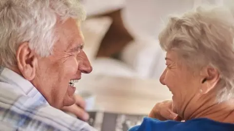 Parella d'ancians. Fotografia: Freepik.